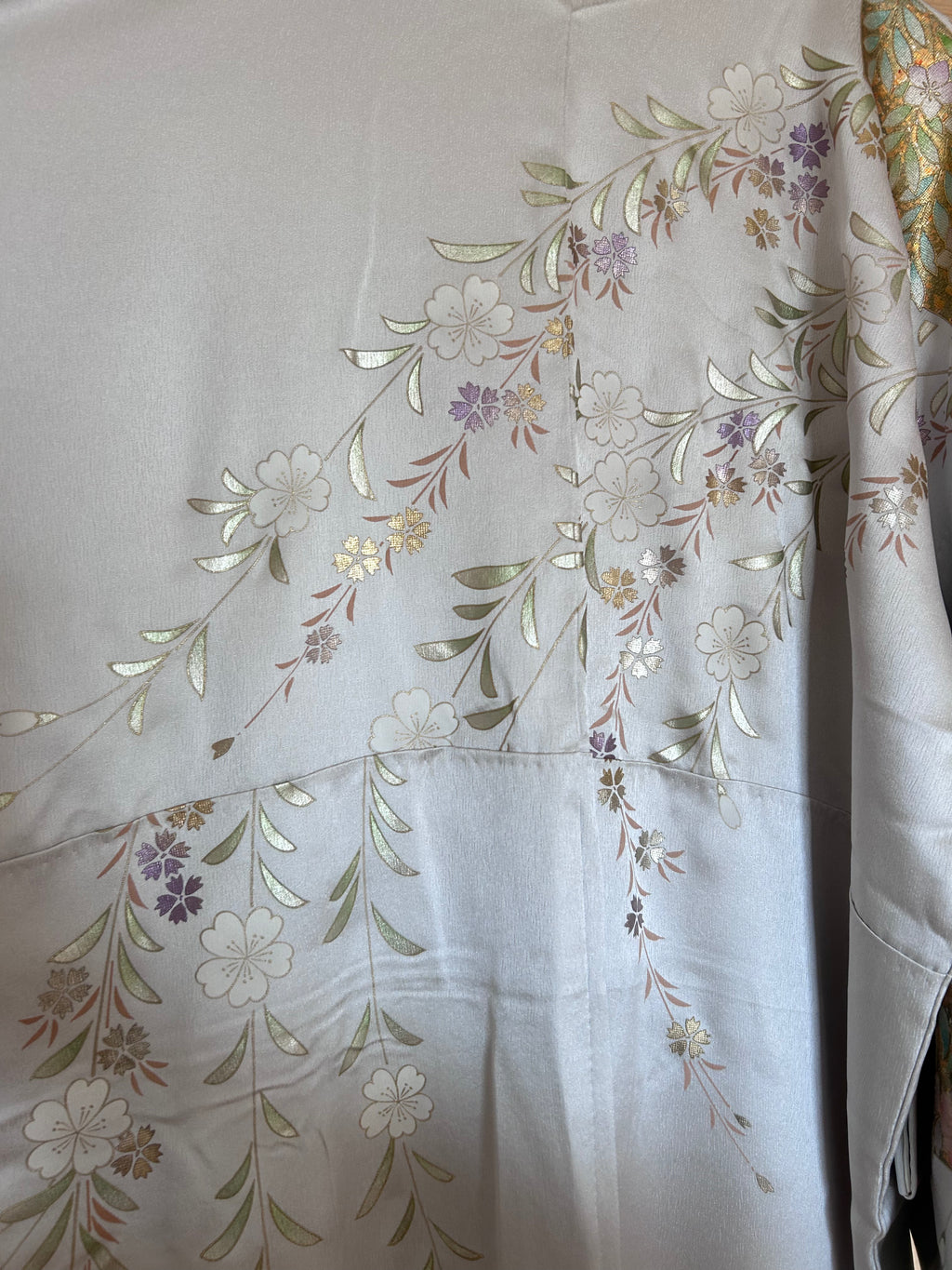 Vintage Japanese silk haori in soft silver with sakura and fan motifs - Flower Zoom
