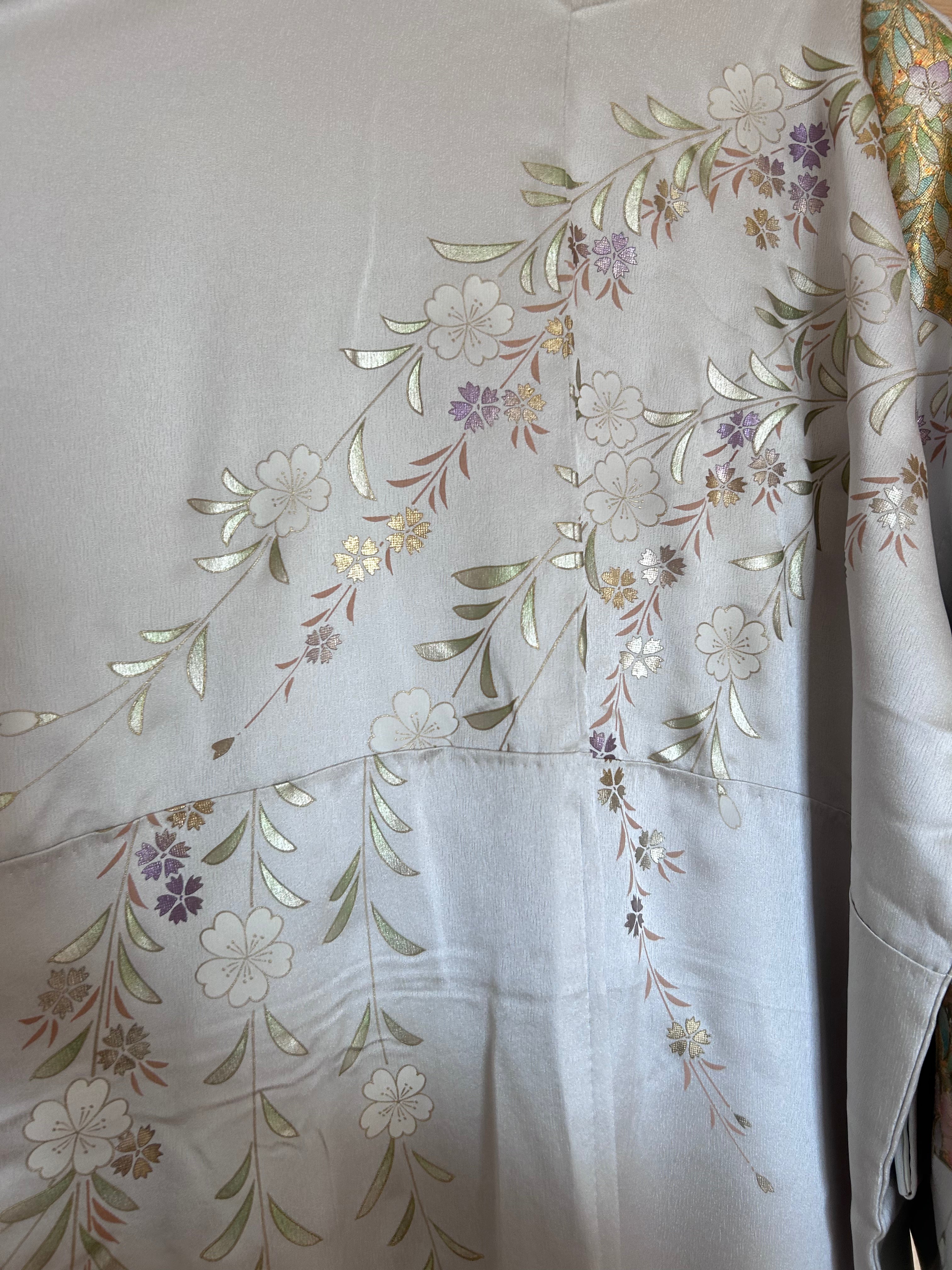Vintage Japanese silk haori in soft silver with sakura and fan motifs - Flower Zoom